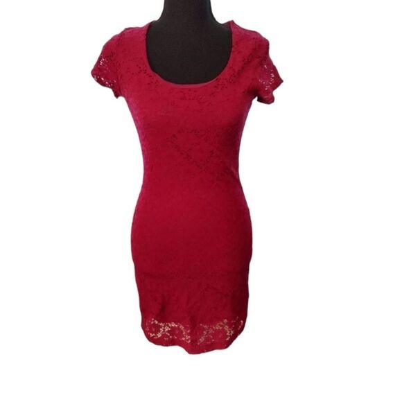Lace Magenta Short Sleeve Mini Dress Tight Fitted Bodycon Small - Picture 1 of 3